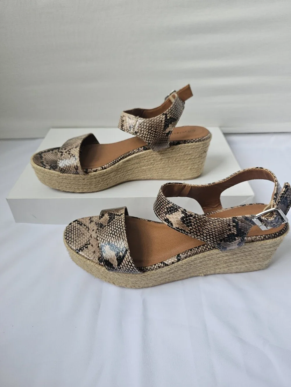 City Classified Snakeskin Espadrille Wedge Sandals Size 10